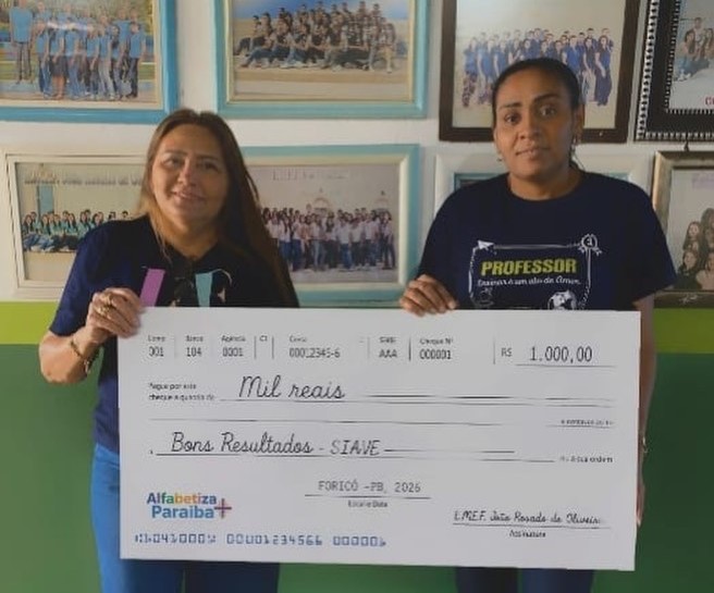 Professora de Jericó é premiada por destaque na alfabetização e recebe bonificação por resultados educacionais